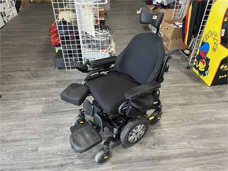 (WORKING) QUANTUM Q4 POWER WHEELCHAIR WORKING W/ CHARGER