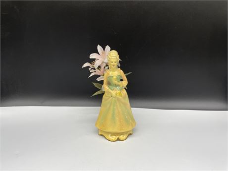 1950s HAND PAINTED PORCELAIN LADIE FIGURINE W/FLOWERS (8.5” tall)