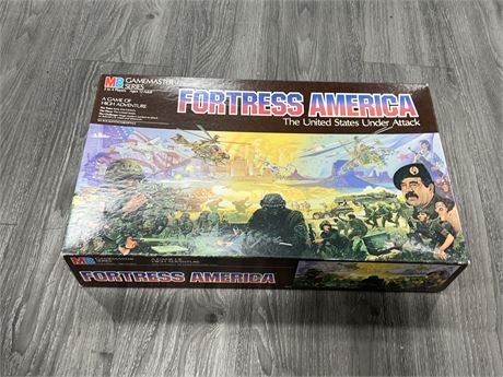 VINTAGE MB FORTRESS AMERICA BOARD GAME COMPLETE