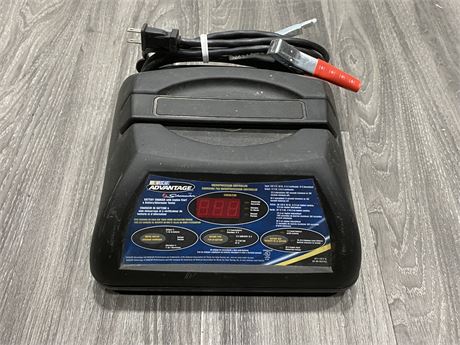 BATTERY CHARGER W/ENGINE START