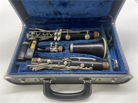 BOOSEY HAWKES VINTAGE CLARINET THE EDGWARE IN CASE