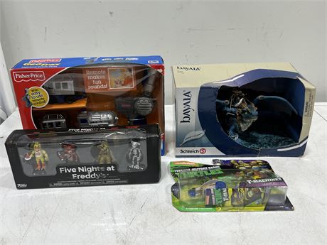 4 COLLECTABLES / TOYS IN PACKAGE