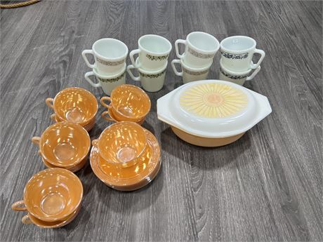 VINTAGE PYREX & FIRE KING MUGS, DISH & CUPS N SAUCERS