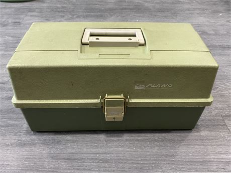 VINTAGE PLANO 6300N TACKLE BOX W/TACKLE (15.5”X8”)