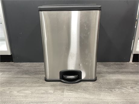 STAINLESS STEEL SOFT CLOSE GARBAGE CAN 16”x12”x22”