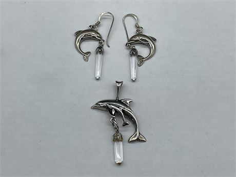 DOLPHIN STERLING & CRYSTAL PENDANT (3.3G) & MATCHING STERLING EARRINGS (3.6G)