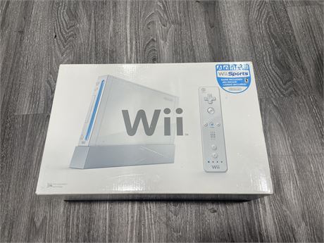 WII COMPLETE W/ BOX / 2 CONTROLLERS & GAME