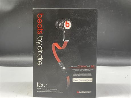 BEATS BY DR. DRE EARBUDS W/ CASE IN BOX