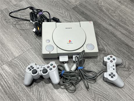 PLAYSTATION ONE CONSOLE COMPLETE W/CONTROLLERS