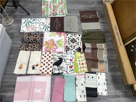 14 SEASONAL KITCHEN TOWELS + 8 TABLE RUNNERS & TABLECLOTH