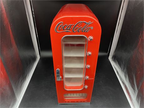 COCA COLA MINI FRIDGE COOLER FOR CANS (Works, needs clean)