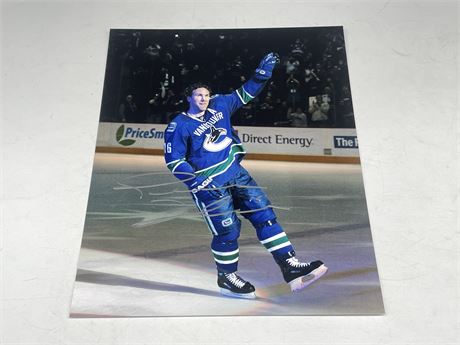 TREVOR LINDEN SIGNED FAREWELL PICTURE 8”x10”