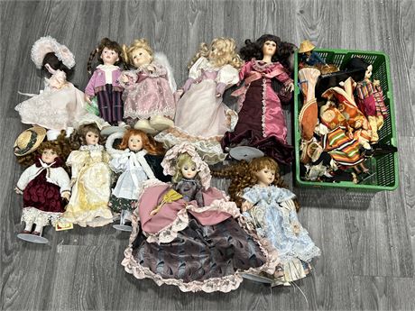 COLLECTION OF DOLLS
