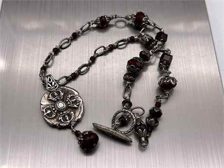 VINTAGE STERLING W/RED STONES NECKLACE