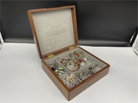LOT OF JEWELRY IN WOODEN CASE