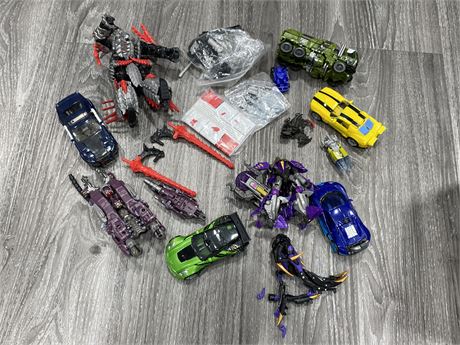 LOT OF TRANSFORMERS COLLECTABLES