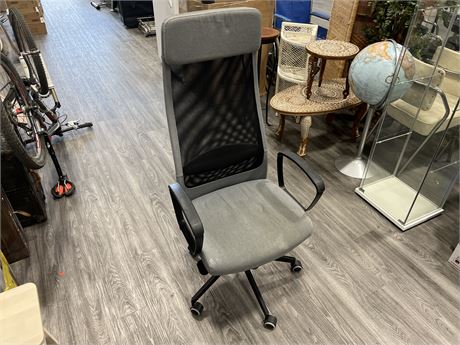 HIGHBACK ROLLING COMPUTER CHAIR