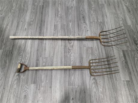 SMALL & LARGE PITCHFORK