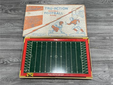 VINTAGE TRU-ACTION ELECTRIC FOOTBALL GAME W/ PLAYERS & ORIGINAL BOX