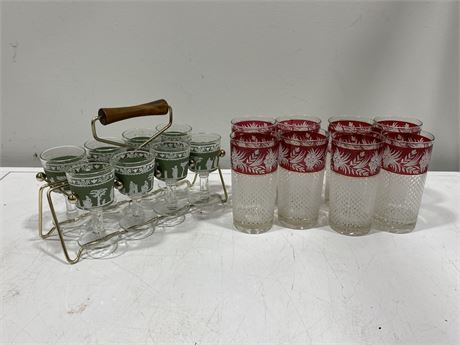 VINTAGE 8 JASPERWARE PATTERN GLASSES & 8 CRANBERRY GLASSES