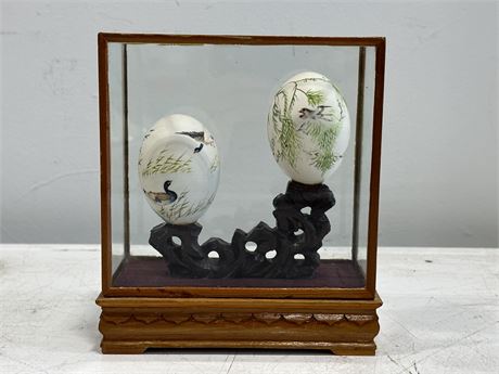 VINTAGE HAND PAINTED EGGS IN GLASS/WOOD CASE (6”X7”)