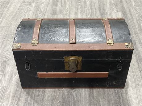 SMALL VINTAGE TRUNK (28” wide)
