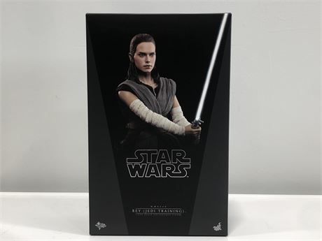 NEW STAR WARS REY “JEDI TRAINING” 1/6TH SCALE COLLECTABLE FIGURE (MMS446)
