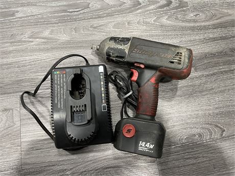 SNAP OF 1/2 INCH IMPACT GUN W/ CHARGER & FULLY WORKING BATTERY