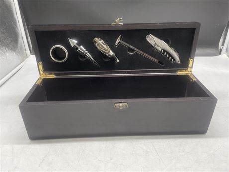 NEW WINE GIFT BOX WITH TOOLS