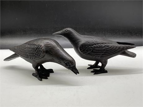 CAST IRON PAIR OF HEAVY CROWS (5.5” TALLEST)