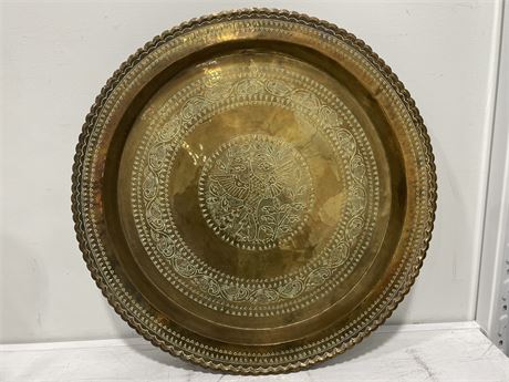 LARGE BRASS TRAY WALL HANGER (23”)