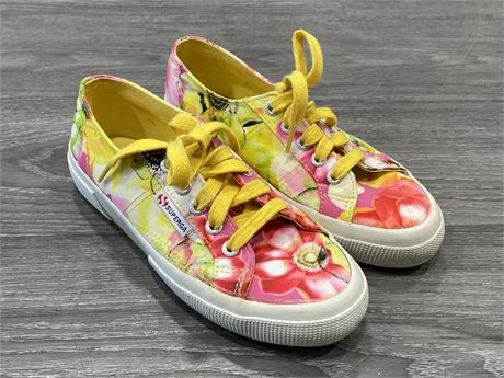 SUPERGA FLORAL SNEAKERS SIZE 7