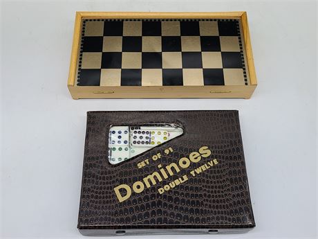 SET OF OLDER 91 DOMINOES IN CASE + CHESS BOARD SET (Complete)