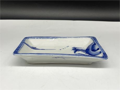 SMALL HAND PAINTED PORCELAIN DISH - 6”x4”