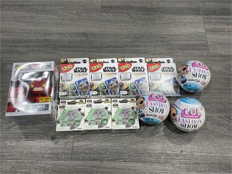 ASSORTED COLLECTABLES INCL: RED HULK FUNKO POP, STAR WARS UNO, L.O.L SURPRISE,