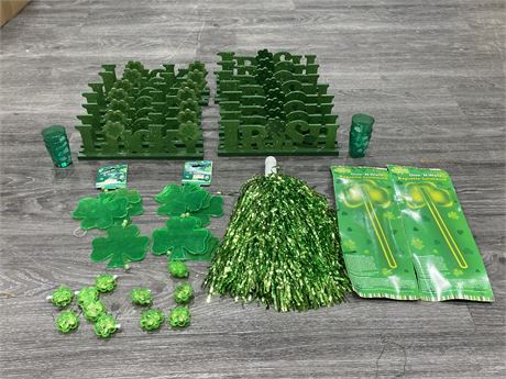 LARGE LOT OF ST PATRICKS DAY SUPPLIES / DECOR