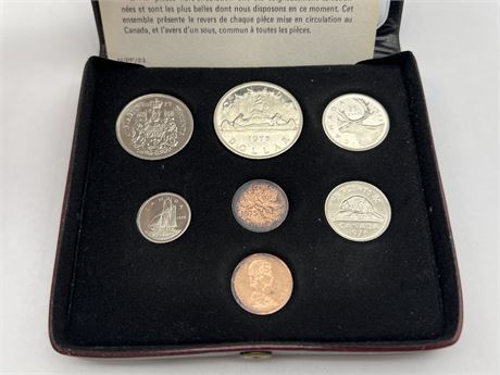 1975 ROYAL CANADIAN MINT COIN SET IN CASE