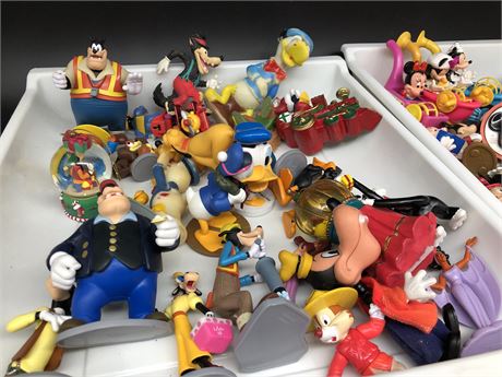 VINTAGE DISNEY MICKEY MOUSE FIGURES WITH 5 BOOKS