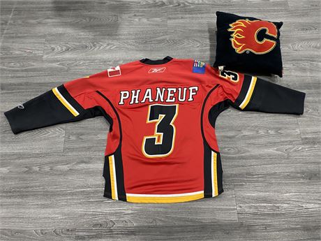 CALGARY FLAMES PHANEUF JERSEY & PILLOW - SIZE M