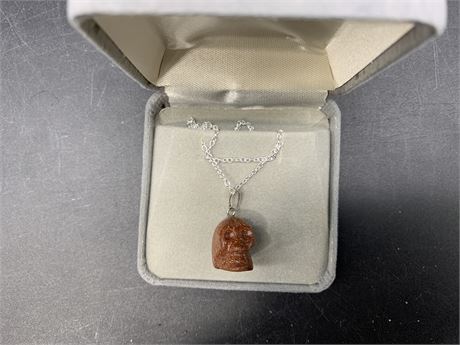 CARVED SKULL PENDANT IN CHAIN NECKLACE