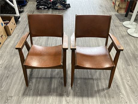 2 VINTAGE MID CENTURY CHAIRS BY CANADIAN SCHOOL OFFICE & FURNITURE