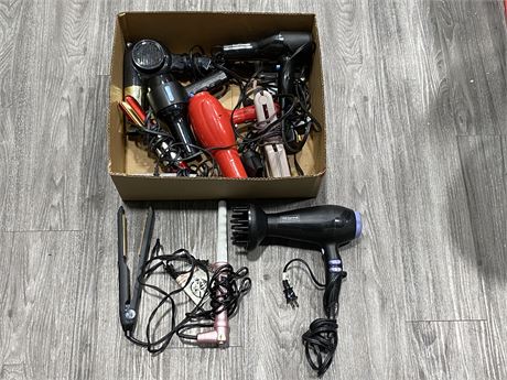 TRAY OF HAIR TOOLS - UNTESTED