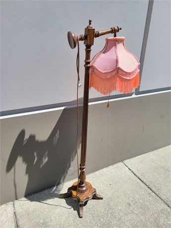 WOOD VICTORIAN BRIDGE LAMP (55" tall - working)