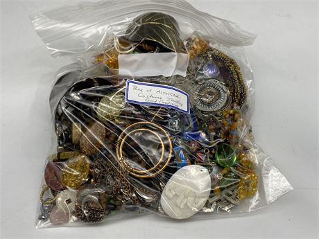 LARGE BAG OF ASSORTED COSTUME JEWELRY - GOOD CONDITION