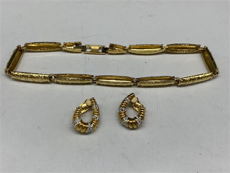 QUALITY HEAVY GOLD PLATED 1960s NECKLACE & EARRINGS (Signed)