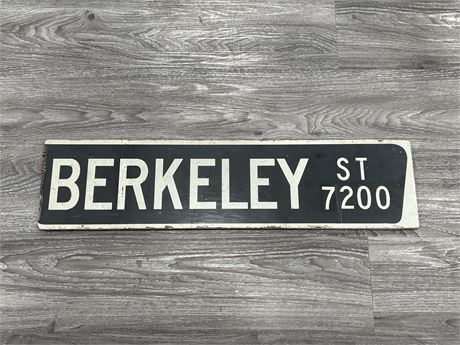 VINTAGE BERKELEY ST 7200 - 28”x27”