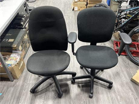 2 ADJUSTABLE ROLLING OFFICE CHAIRS