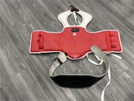 EXERCISE LOT-1 YOUTH LIFTING BELT AND 1 DRAKO IMPACT ARMOUR