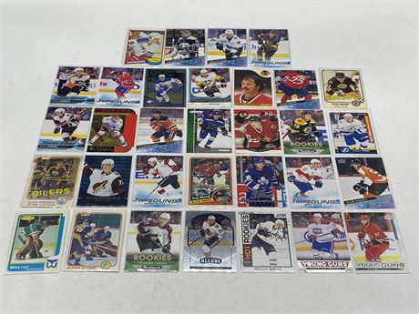 32 NHL ROOKIE AND YOUNG GUNS CARDS