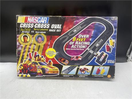 1996 NASCAR CRISS - CROSS OVAL RACE SET